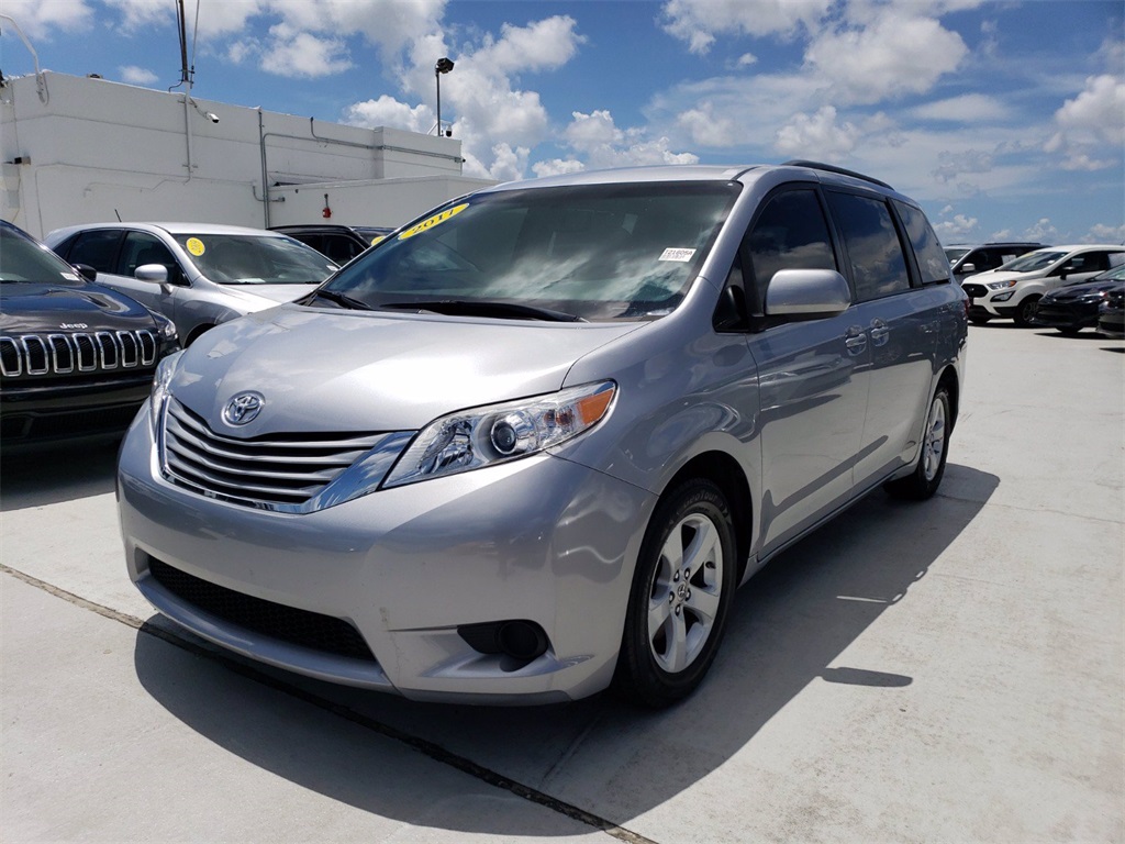 Pre-Owned 2017 Toyota Sienna LE 4D Passenger Van in Miami #T21605A ...